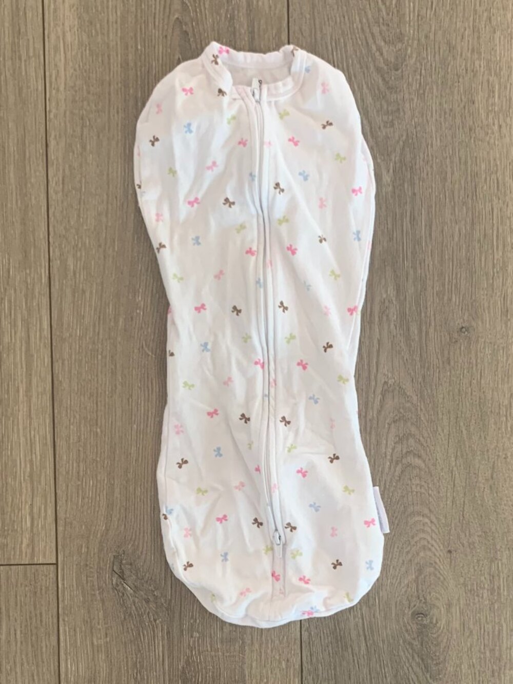 SwaddleMe Pod Newborn Sleep Sack with Tiny Bows Print